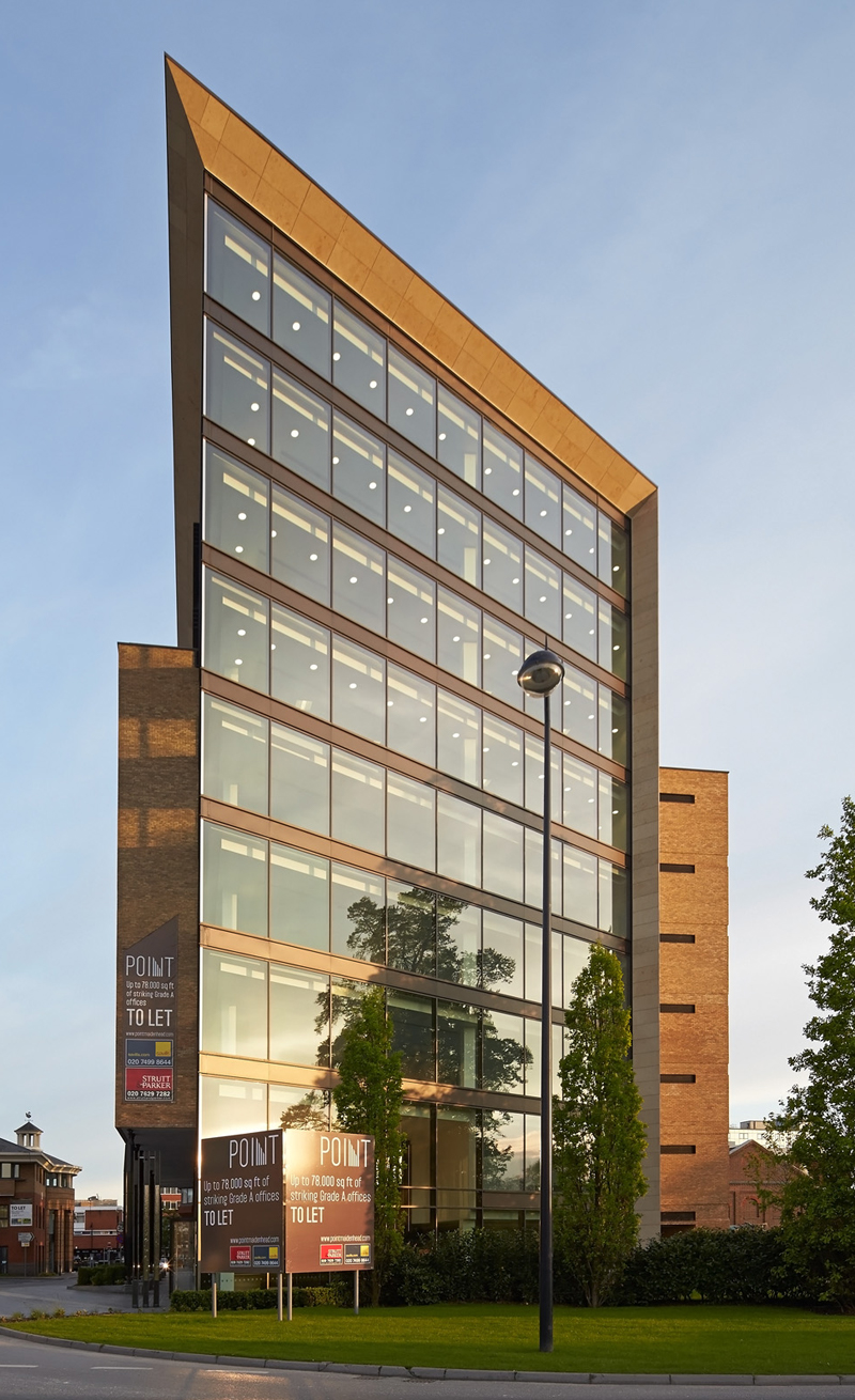 The point maidenhead exterior 01